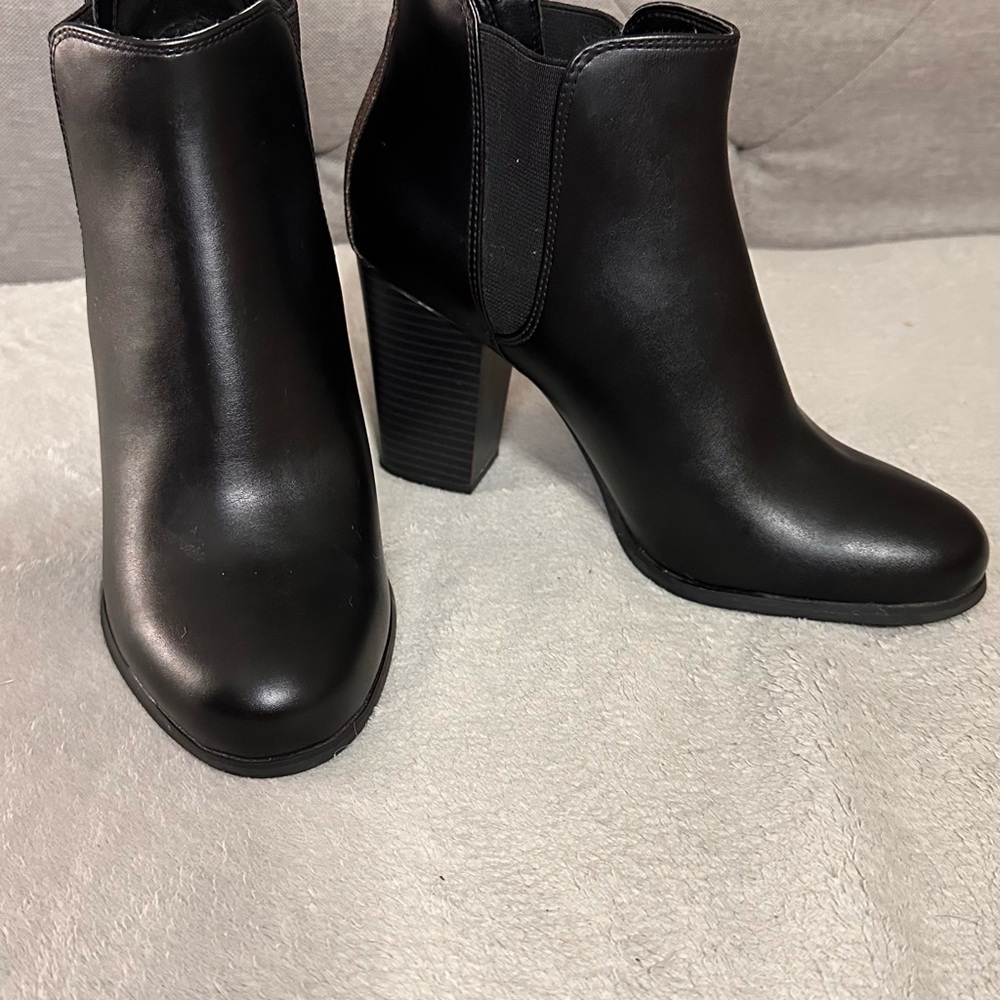 Michael Kors Black and Brown Women's Boots - Picture 4 of 5